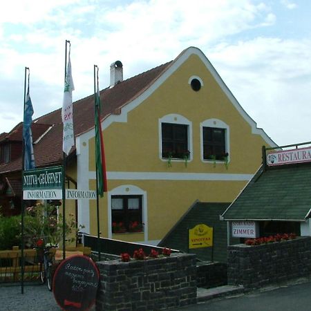 Borbaratok Panzio Hotell Badacsonytomaj Exteriör bild