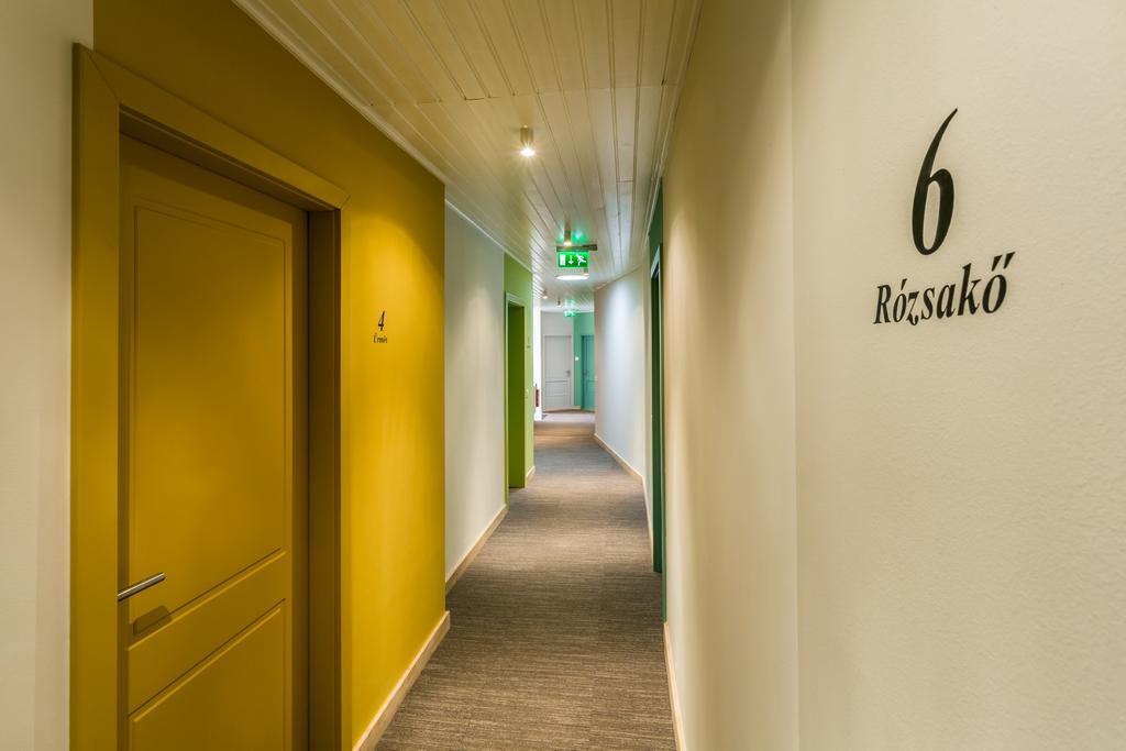 Borbaratok Panzio Hotell Badacsonytomaj Exteriör bild