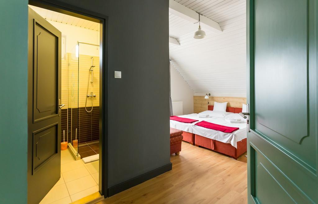 Borbaratok Panzio Hotell Badacsonytomaj Exteriör bild